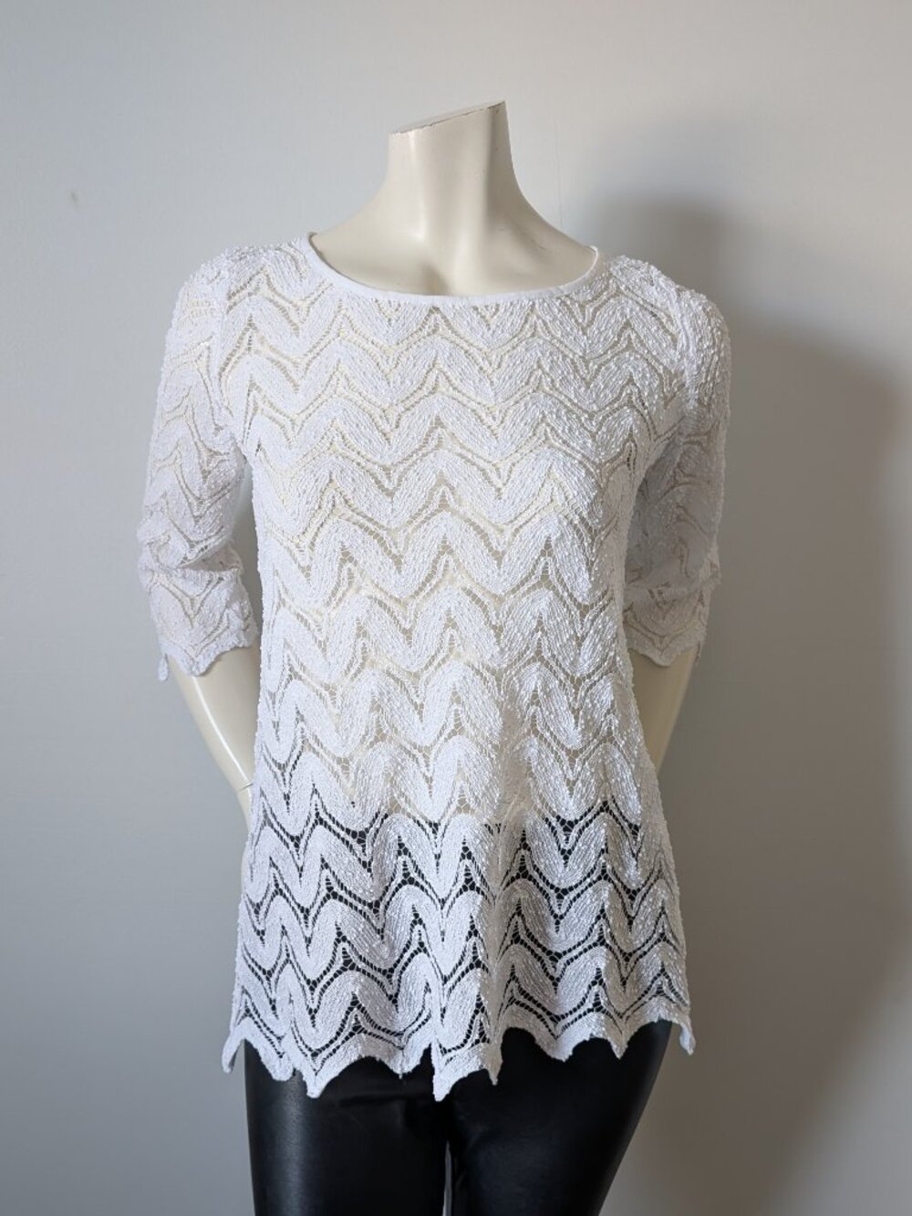 Joseph Ribkoff - White Chevron Crochet Lace Asymmetrical Tunic Top - Size 6